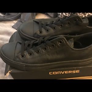 Black leather converse men’s size 8